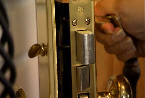 Whittier Locksmith Service Whittier, CA 562-340-4631 - apartment-lock-change